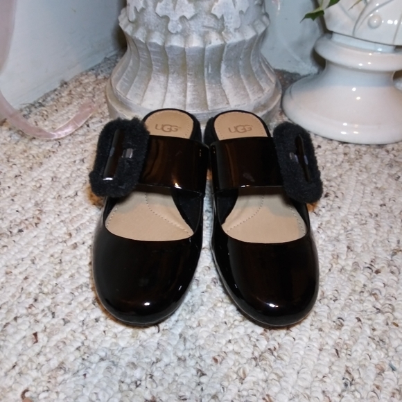 NWT UGG Hayden Blk Patent/Fur Mary Jane Pump Mules - Picture 2 of 11